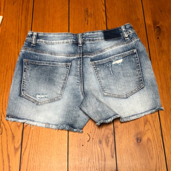 Maurices distressed, patched distressed denim cut off Jean shorts size 3/4 - Picture 3 of 10